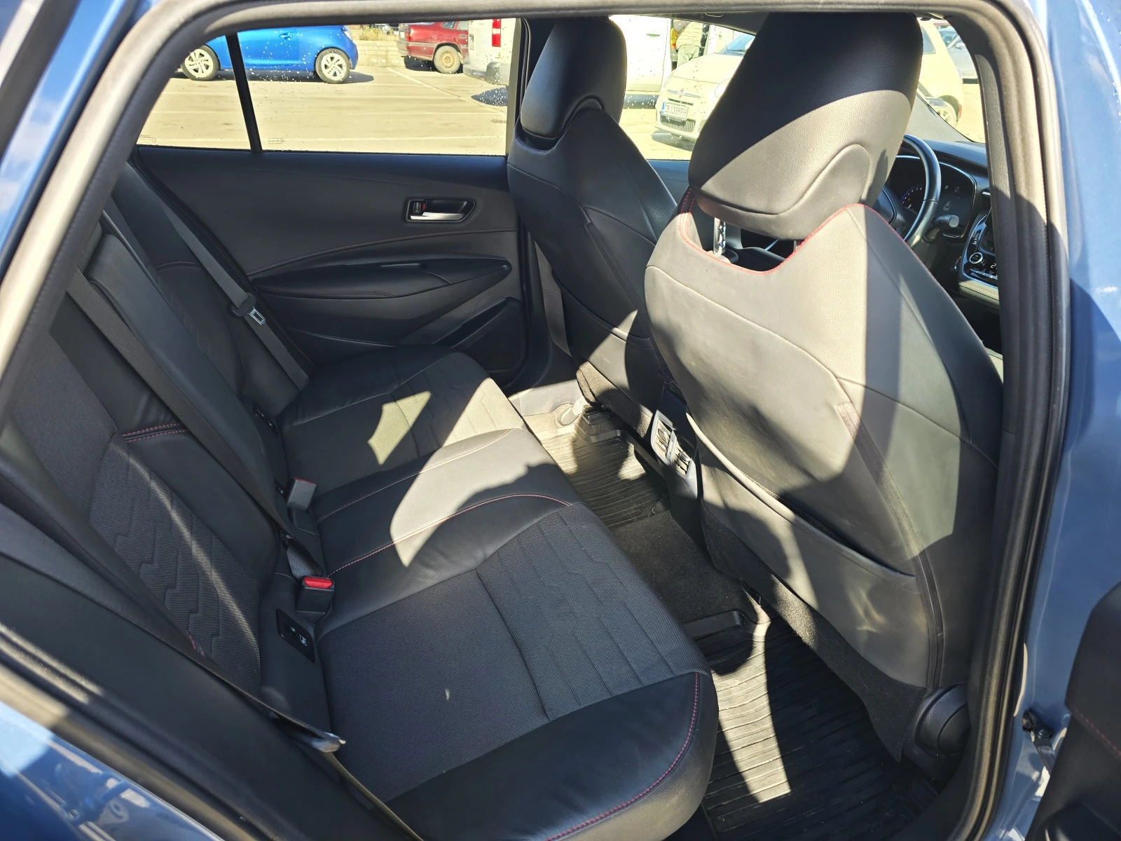 Toyota Corolla Touring Sport 2.0h Luxury, снимка 16 - Автомобили и джипове - 53620200