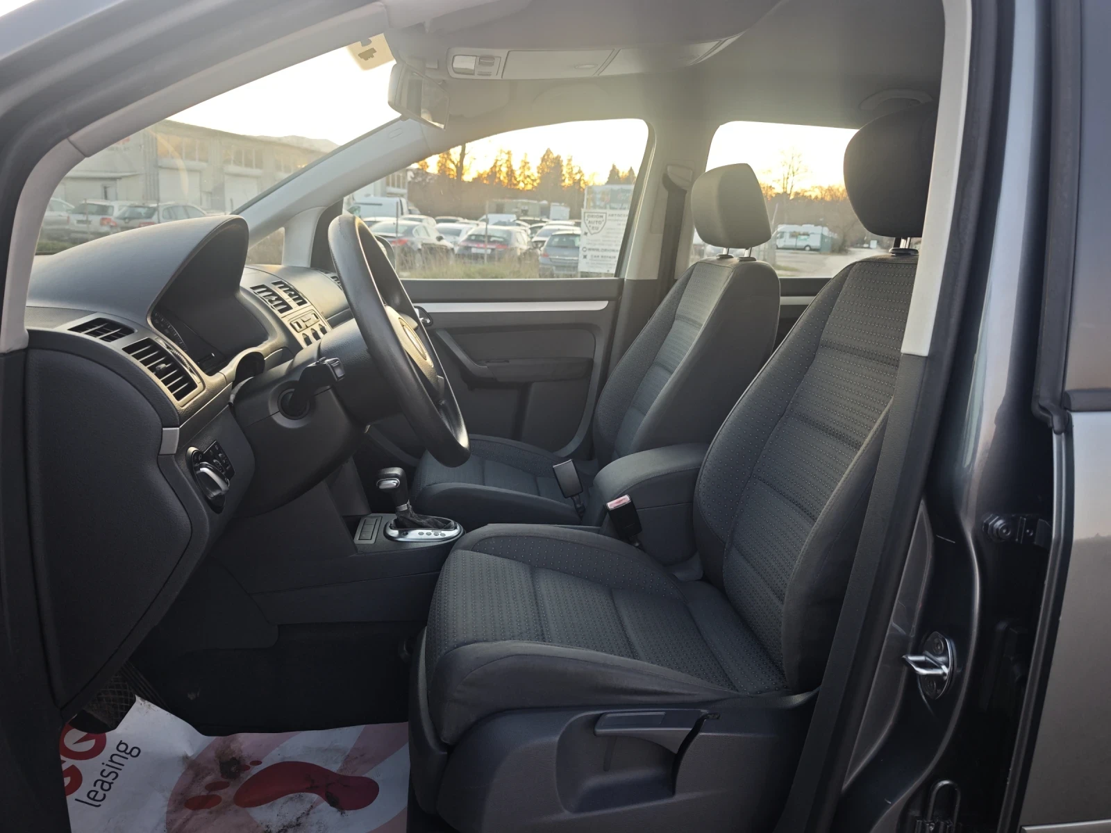 VW Touran 1.9TDI-HIGHLINE, снимка 9 - Автомобили и джипове - 53836006