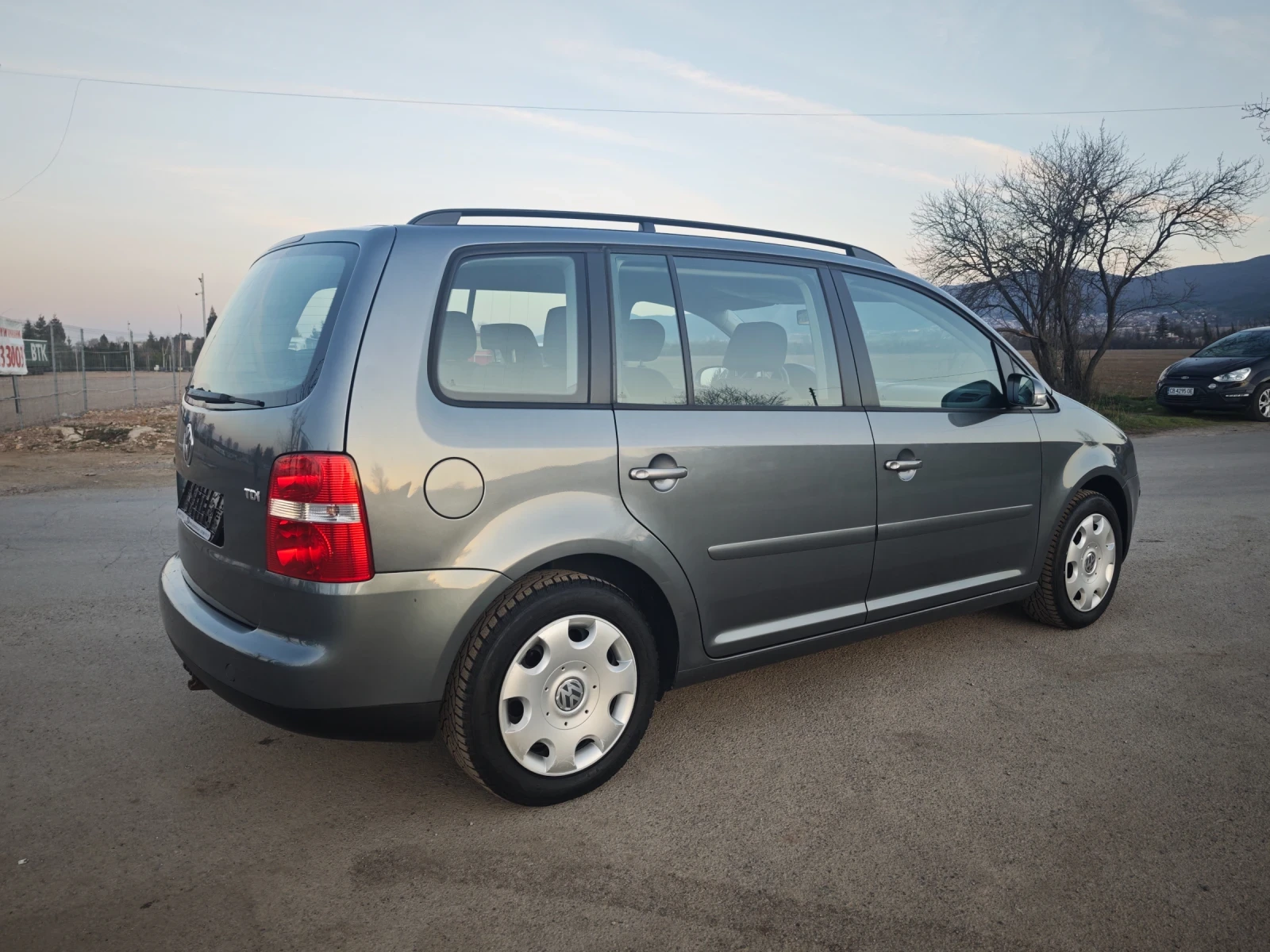 VW Touran 1.9TDI-HIGHLINE, снимка 6 - Автомобили и джипове - 53836006