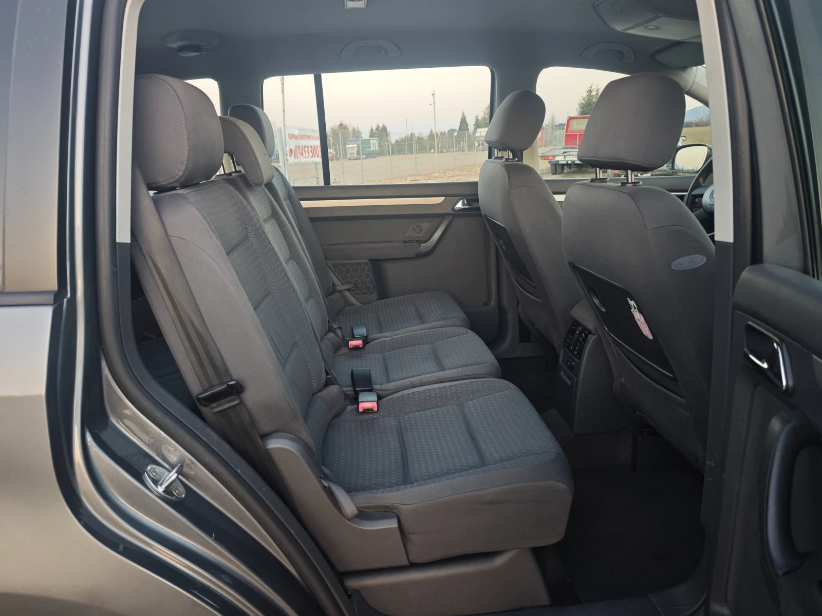 VW Touran 1.9TDI-HIGHLINE, снимка 13 - Автомобили и джипове - 53836006