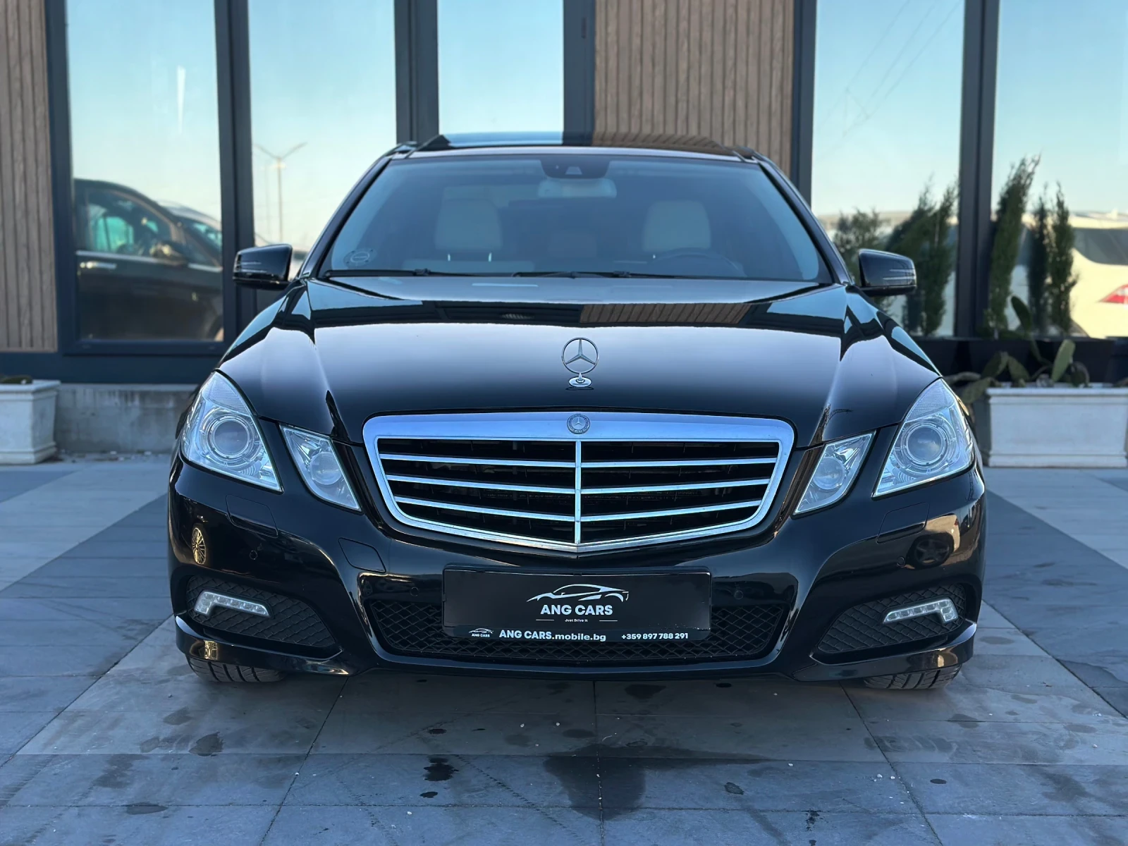 Mercedes-Benz E 350 * Панорама* BlindSpot* LineAssist* , снимка 3 - Автомобили и джипове - 54140746