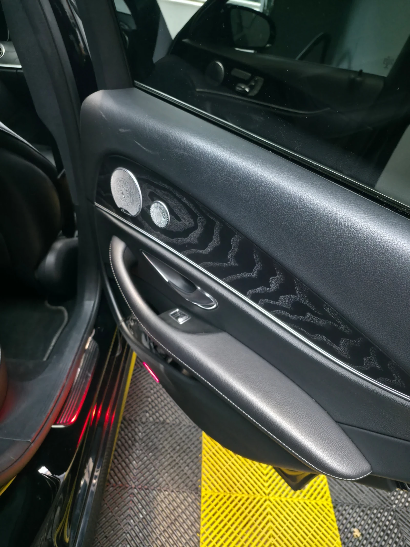 Mercedes-Benz E 300, снимка 14 - Автомобили и джипове - 54719550