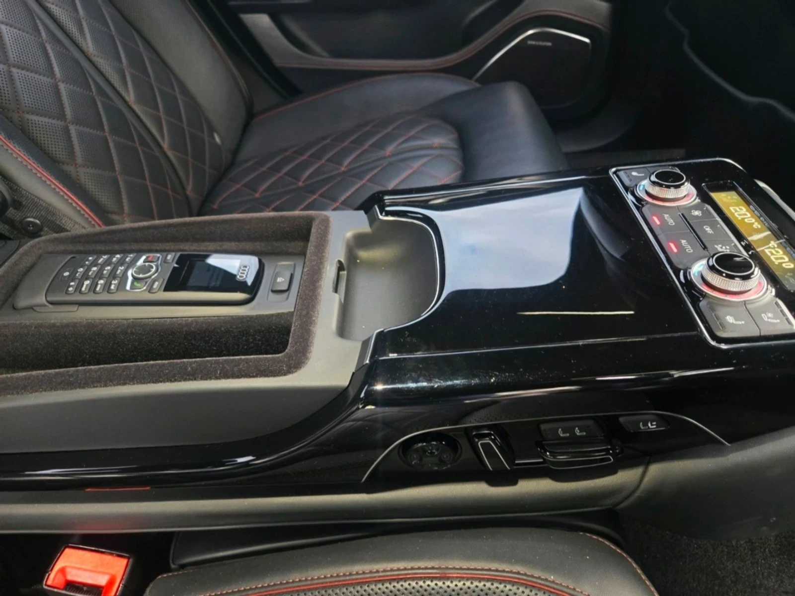 Audi S8 ОЧАКВАН ВНОС Audi S8 Plus MTM 740hpAKRAPOVIC, снимка 12 - Автомобили и джипове - 54729388