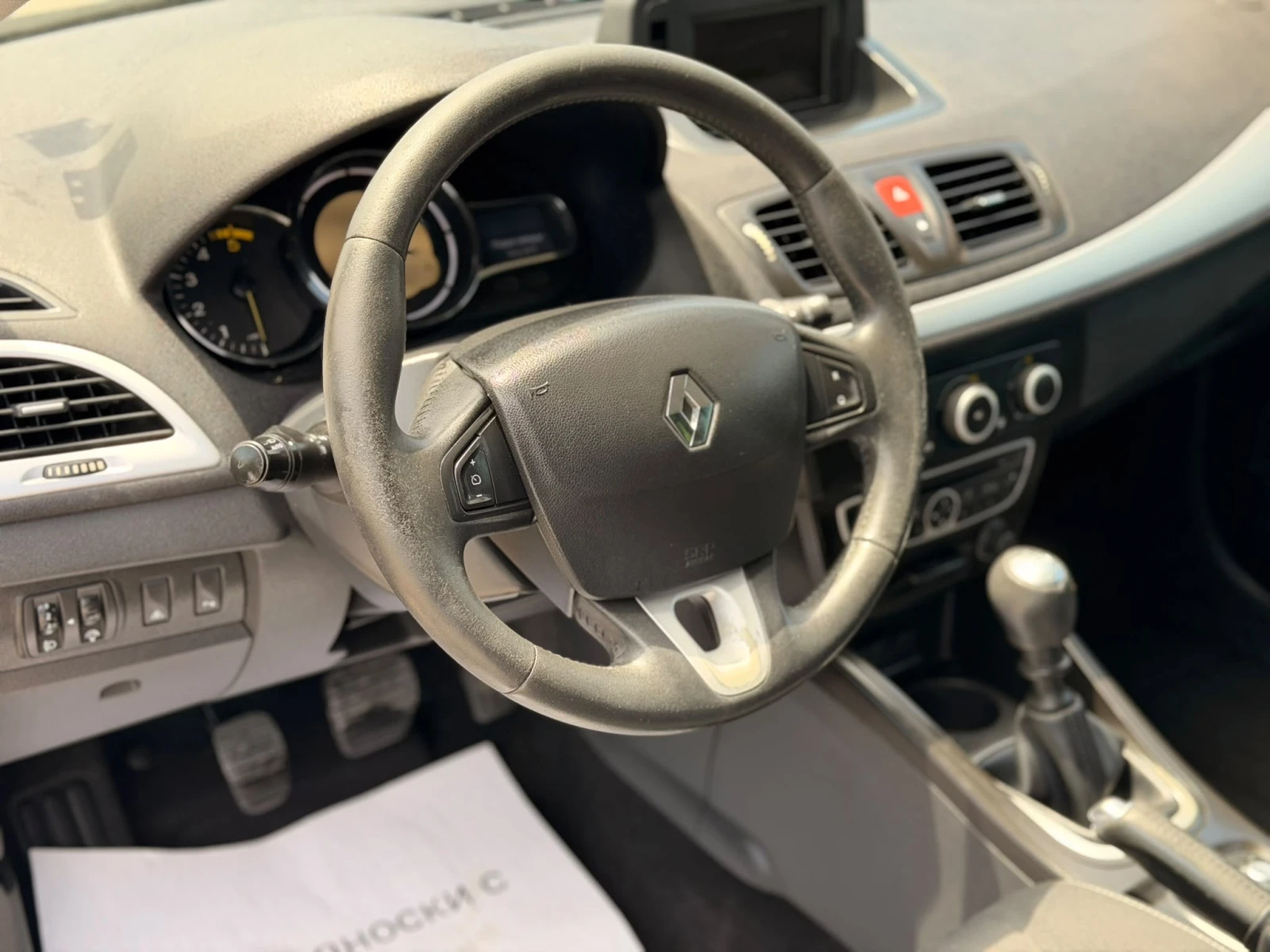 Renault Megane 1.5DCI, снимка 12 - Автомобили и джипове - 55103552