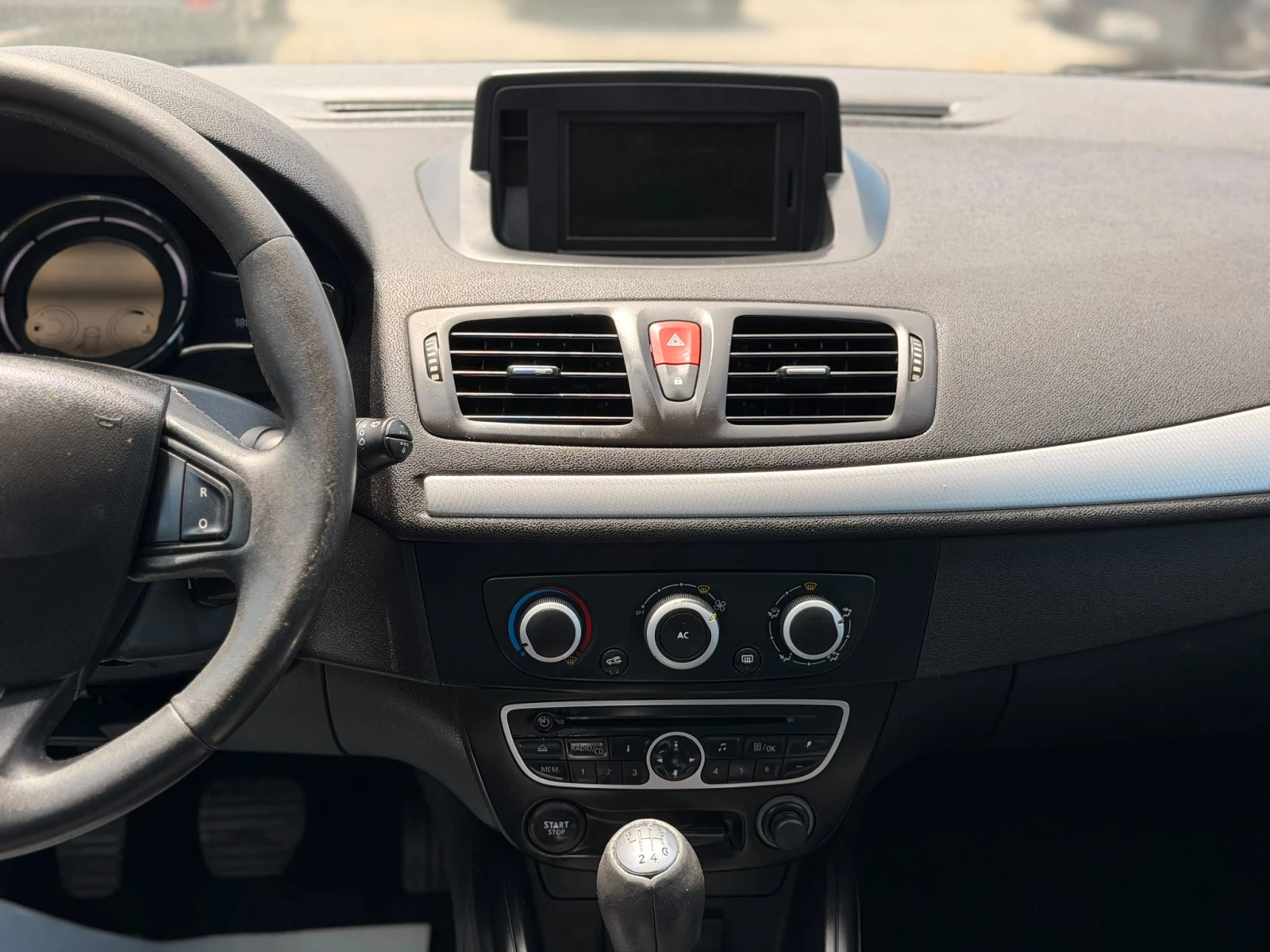 Renault Megane 1.5DCI, снимка 13 - Автомобили и джипове - 55103552