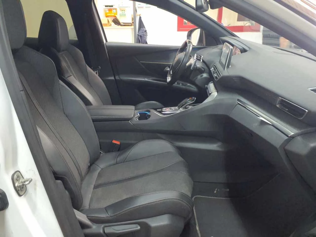 Peugeot 3008 1.5* 131HP* AUTOMAT* GT-Line , снимка 8 - Автомобили и джипове - 55169510