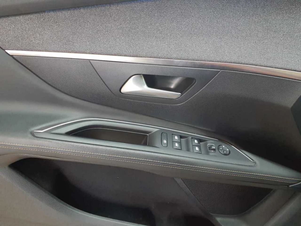 Peugeot 3008 1.5* 131HP* AUTOMAT* GT-Line , снимка 4 - Автомобили и джипове - 55169510