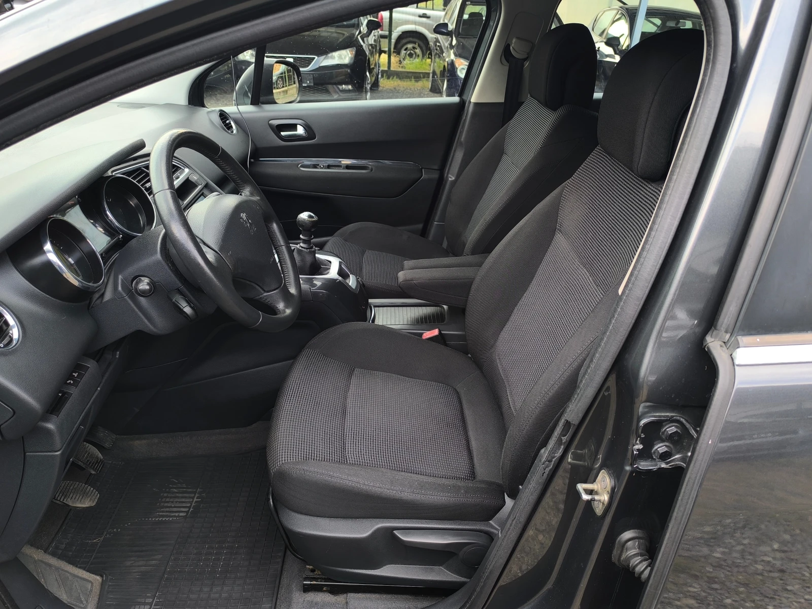 Peugeot 5008 FACE LIFT-1.6HDI-112кс-6 скор.-КЛИМАТРОНИК-EURO 5-, снимка 9 - Автомобили и джипове - 56192706