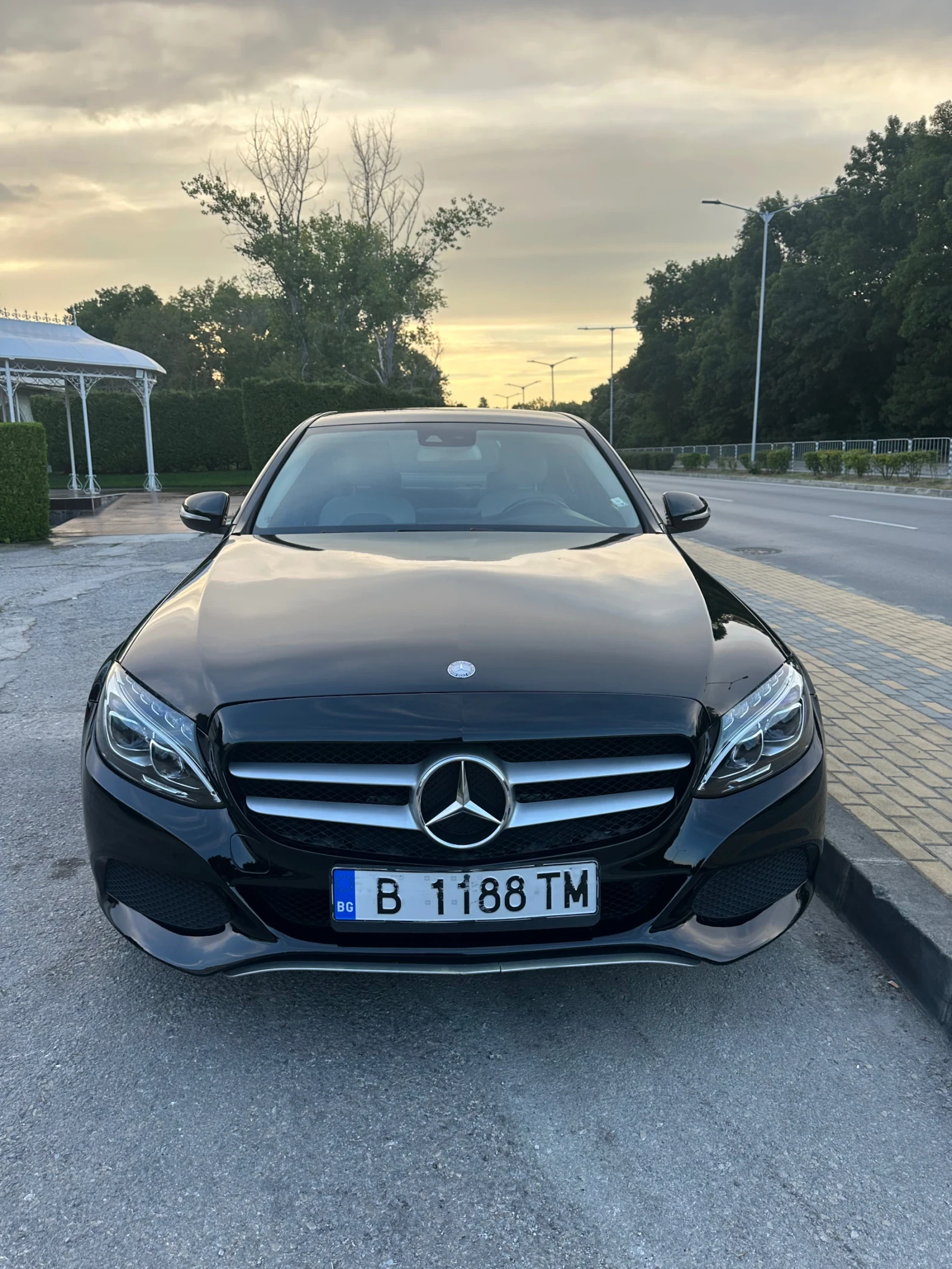 Mercedes-Benz C 220, снимка 2 - Автомобили и джипове - 56239641
