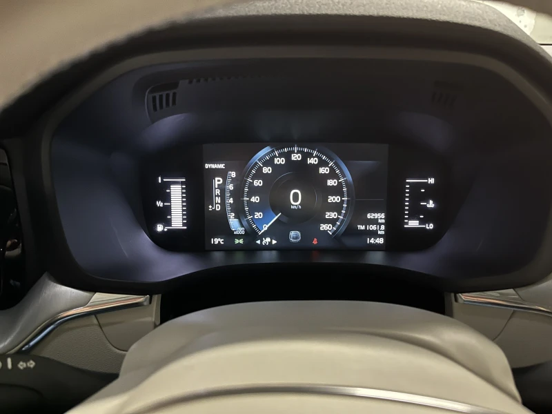 Volvo XC60 momentum T5, снимка 3 - Автомобили и джипове - 52551333