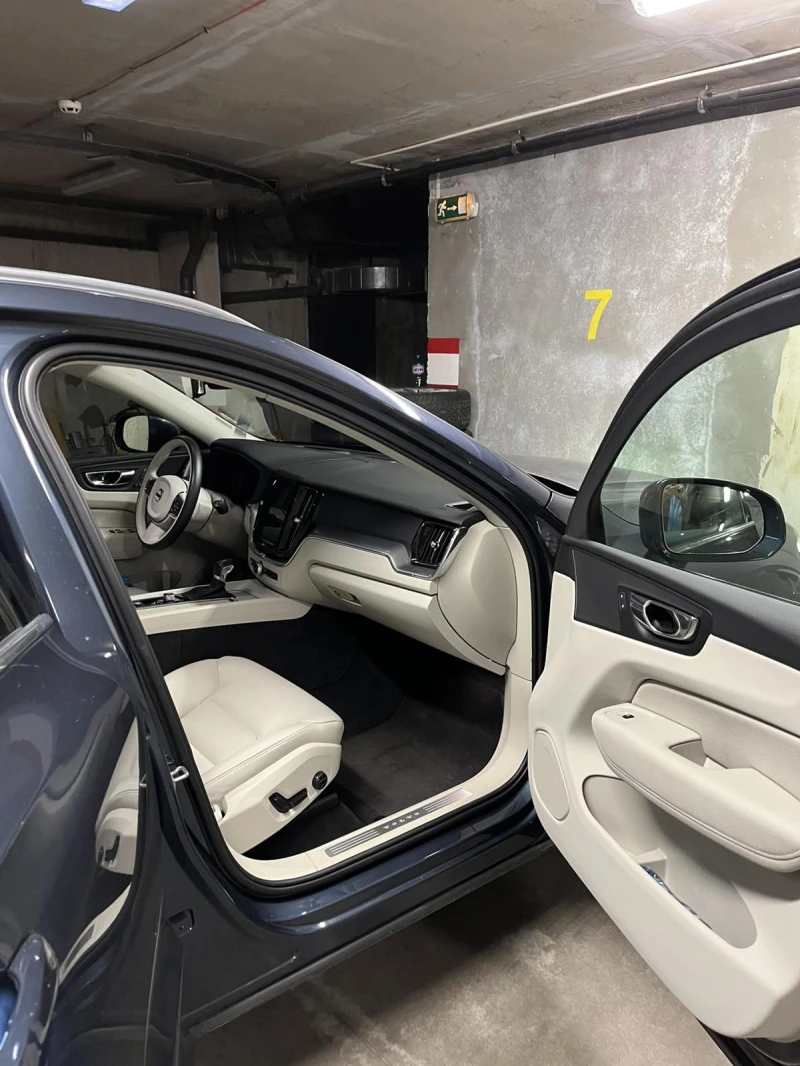 Volvo XC60 momentum T5, снимка 11 - Автомобили и джипове - 52551333