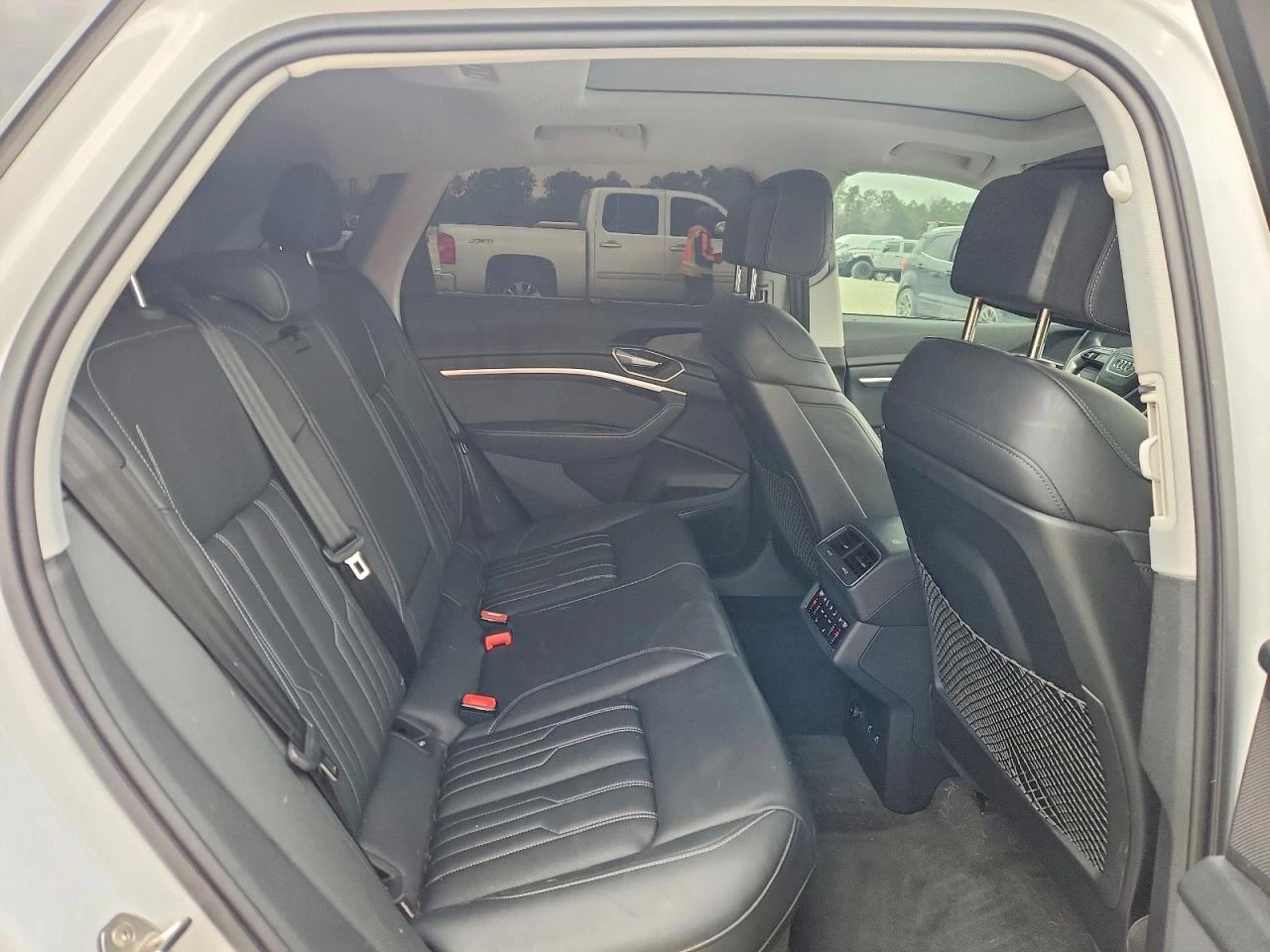 Audi Q8 E-Tron Prestige, снимка 10 - Автомобили и джипове - 54072467