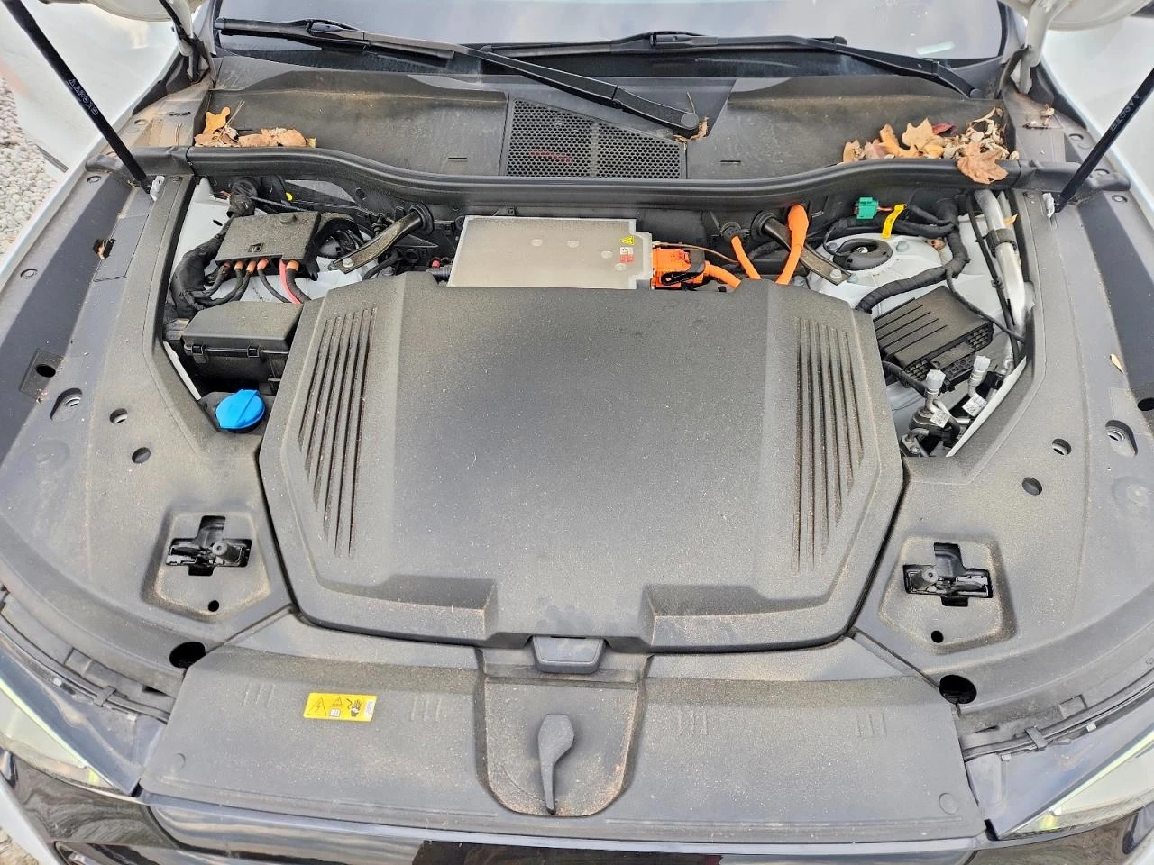 Audi Q8 E-Tron Prestige, снимка 11 - Автомобили и джипове - 54072467