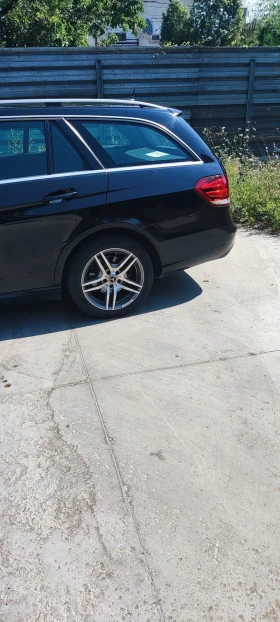 Mercedes-Benz E 220, снимка 3