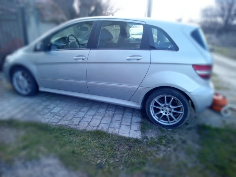 Mercedes-Benz B 180 CDI, снимка 4 - Автомобили и джипове - 49044670