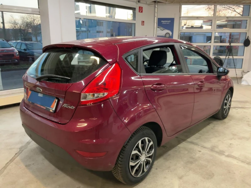 Ford Fiesta 1.4 Ghia ГАЗ/Бензин, снимка 5 - Автомобили и джипове - 52811379