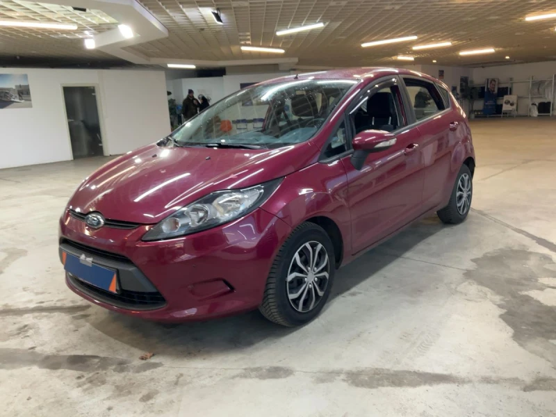 Ford Fiesta 1.4 Ghia ГАЗ/Бензин