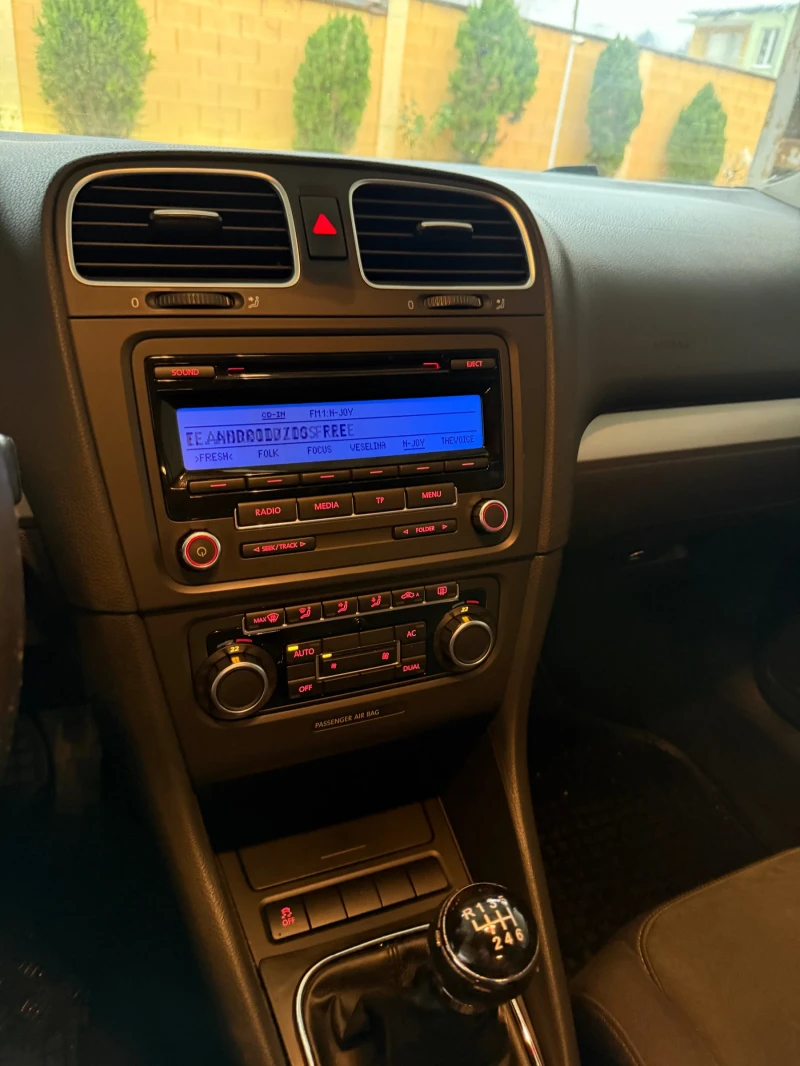 VW Golf 2.0 140 4MOTION, снимка 13 - Автомобили и джипове - 53159697