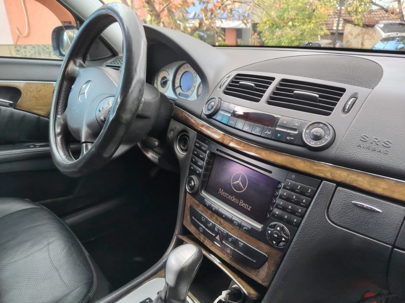 Mercedes-Benz E 320, снимка 8 - Автомобили и джипове - 53403731