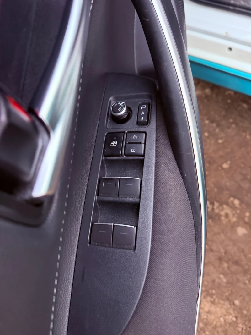 Toyota Corolla 1.8, 98 к.с., хибрид, снимка 7 - Автомобили и джипове - 53563837