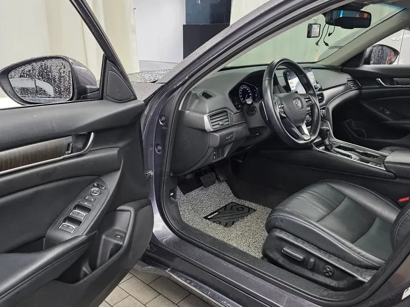 Honda Accord  1.5 Turbo, снимка 10 - Автомобили и джипове - 55985307