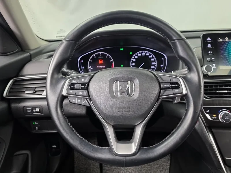 Honda Accord  1.5 Turbo, снимка 12 - Автомобили и джипове - 55985307