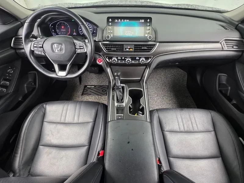 Honda Accord  1.5 Turbo, снимка 7 - Автомобили и джипове - 55985307