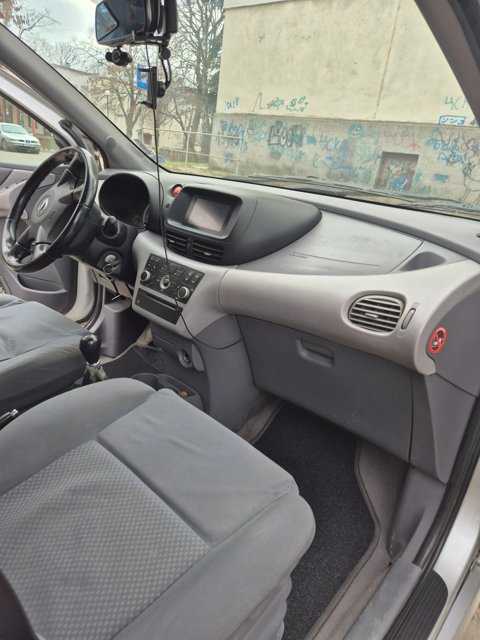 Nissan Almera tino  - изображение 7