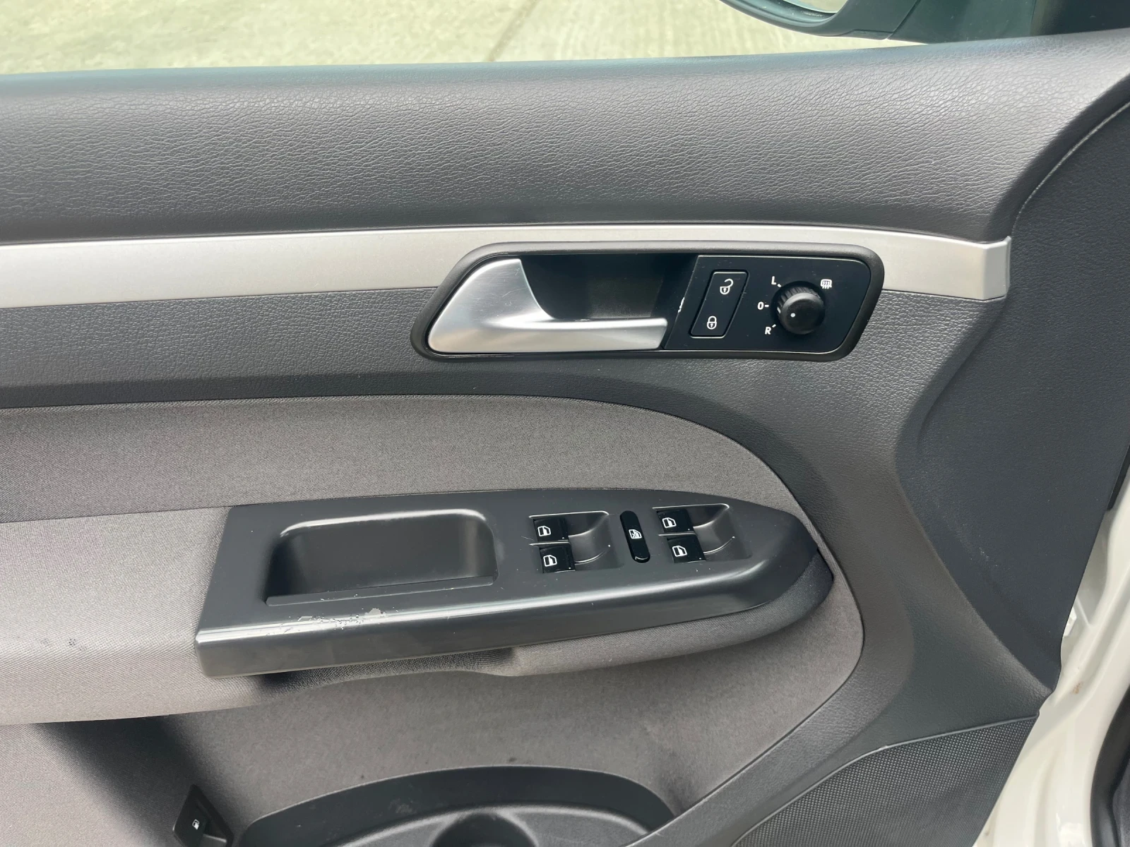 VW Touran 1.6 TDI 90 - изображение 9