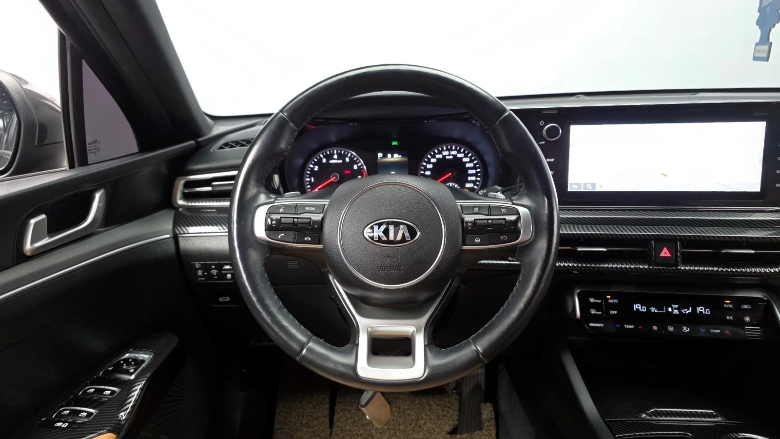 Kia K5 | Панорама | HUD | 360 Камера | Кожен салон, снимка 13 - Автомобили и джипове - 54812233