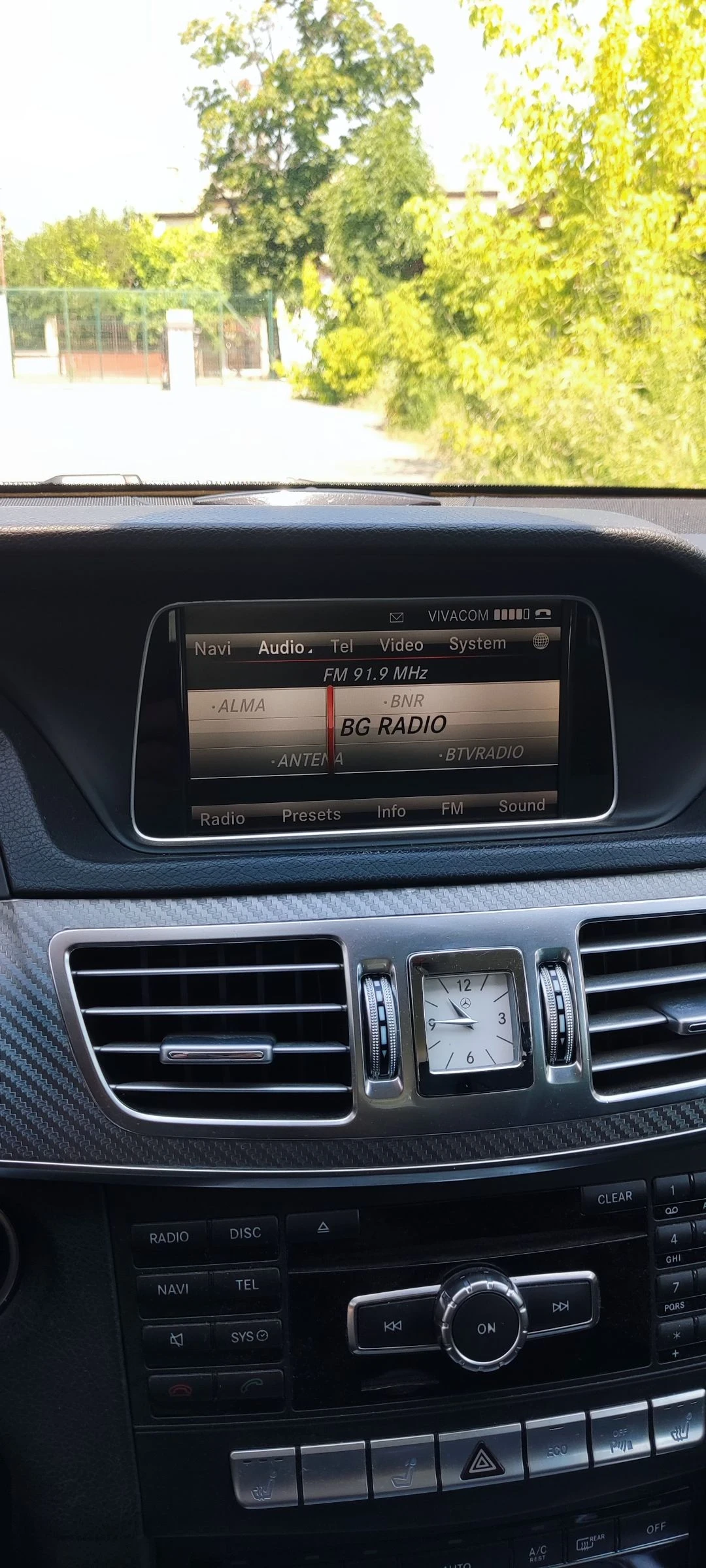 Mercedes-Benz E 220, снимка 2 - Автомобили и джипове - 55151559
