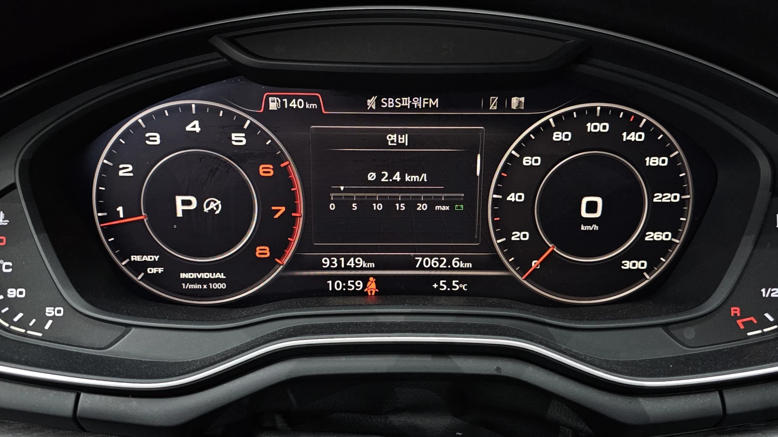 Audi A4 40 tfsi  premium, снимка 9 - Автомобили и джипове - 55324498