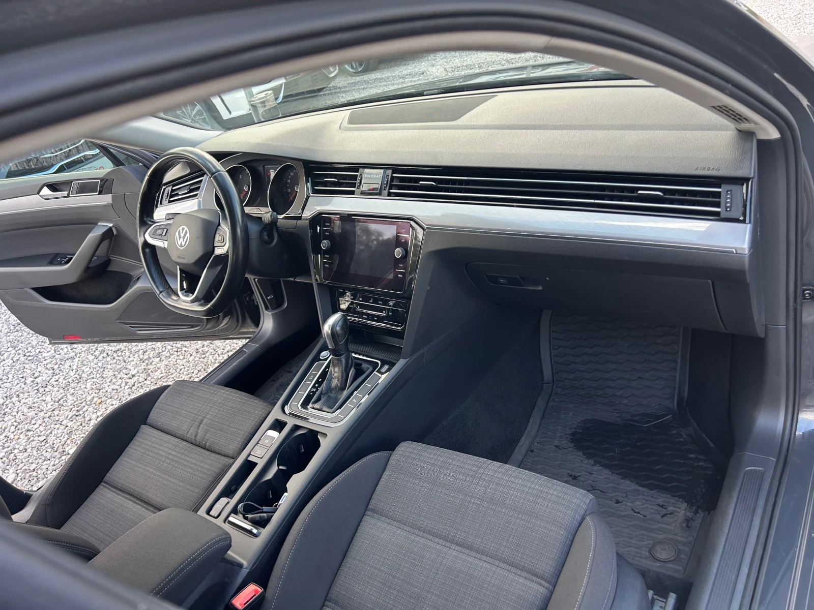 VW Passat 2.0TDI EURO6D, снимка 12 - Автомобили и джипове - 55911316