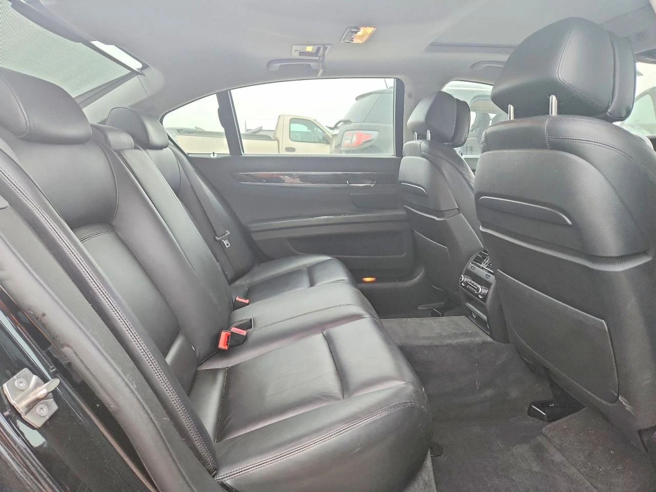 BMW 750 4.4l Lxi, снимка 10 - Автомобили и джипове - 56025755