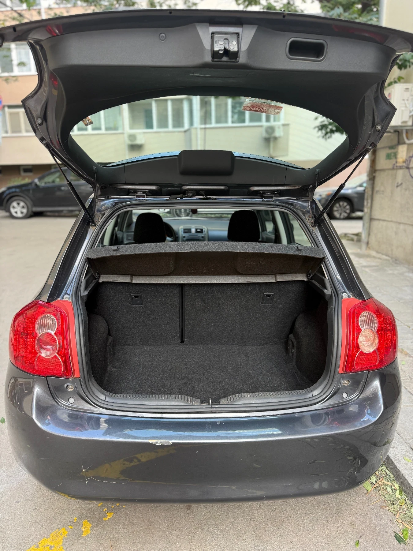 Toyota Auris, снимка 12 - Автомобили и джипове - 56313064