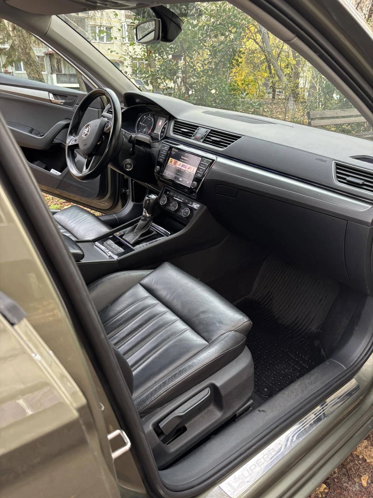 Skoda Superb Еуратек Ауто, снимка 13 - Автомобили и джипове - 56641344