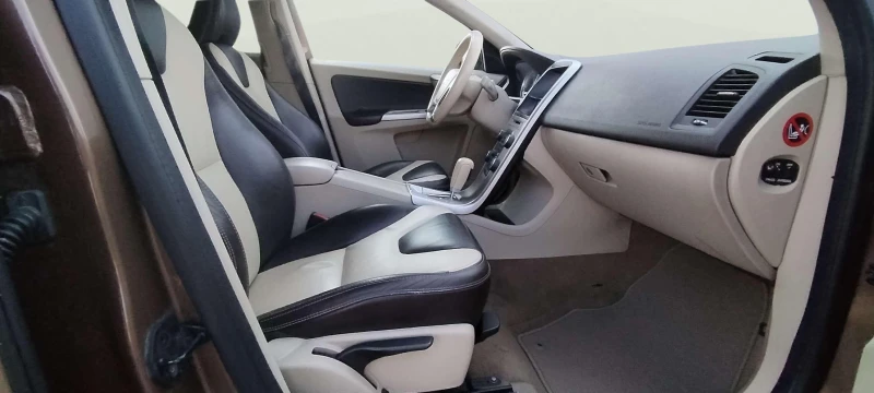 Volvo XC60 2.4 D5, снимка 9 - Автомобили и джипове - 51312563