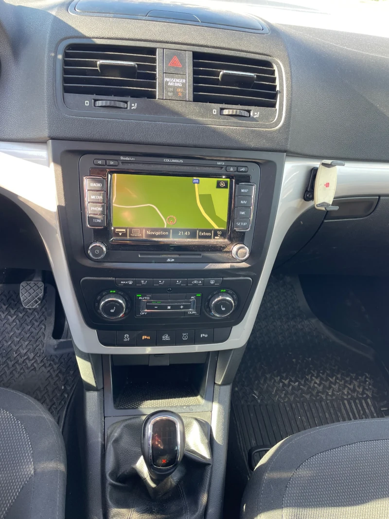 Skoda Yeti 2.0 TDI, снимка 8 - Автомобили и джипове - 52537331