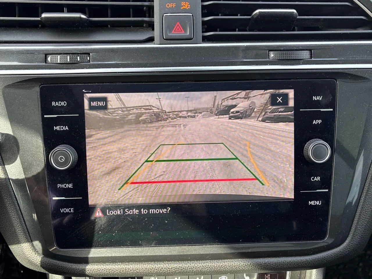 VW Tiguan HIGHLINE/CARFAX/ПОДГЕВ/ПАНО/ДИГ.КМ./КЛИП/+ ГУМИ, снимка 11 - Автомобили и джипове - 54034250