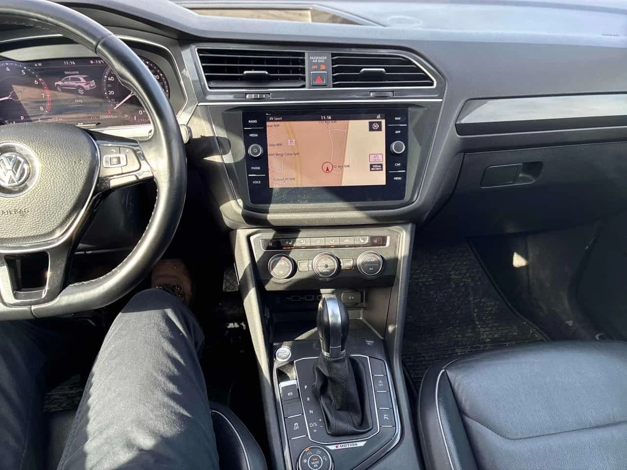 VW Tiguan HIGHLINE/CARFAX/ПОДГЕВ/ПАНО/ДИГ.КМ./КЛИП/+ ГУМИ, снимка 9 - Автомобили и джипове - 54034250