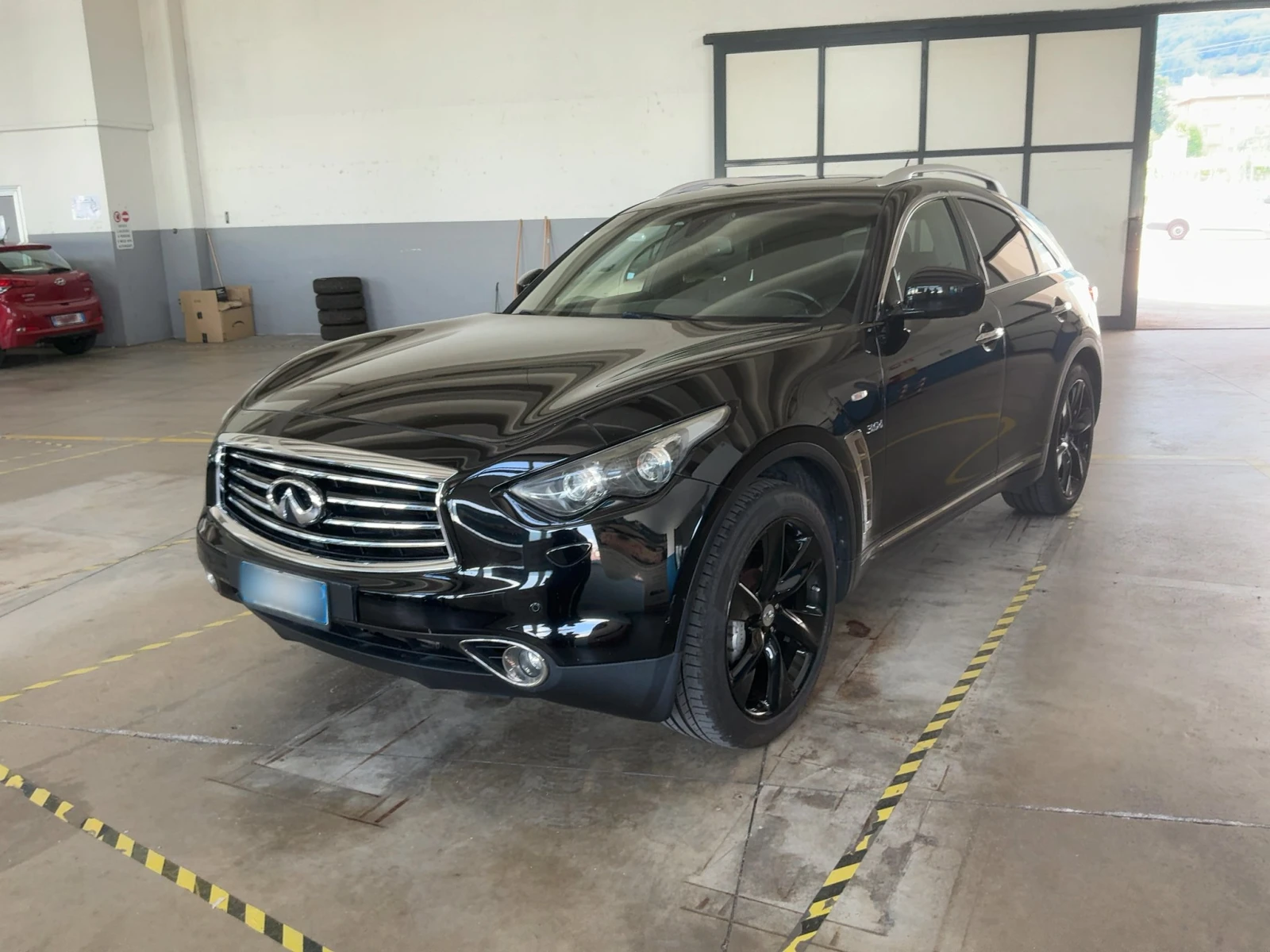 Infiniti QX70 SPREMIUM| AWD| КОЖА| BOSE| ШИБИДАХ| EURO6| AUTO| 