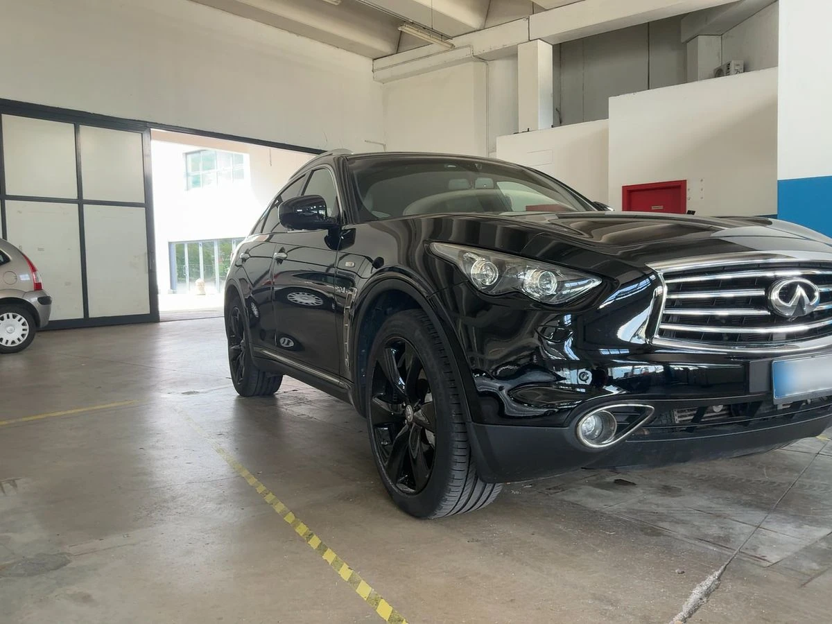 Infiniti QX70 SPREMIUM| AWD| КОЖА| BOSE| ШИБИДАХ| EURO6| AUTO| , снимка 3 - Автомобили и джипове - 54881290