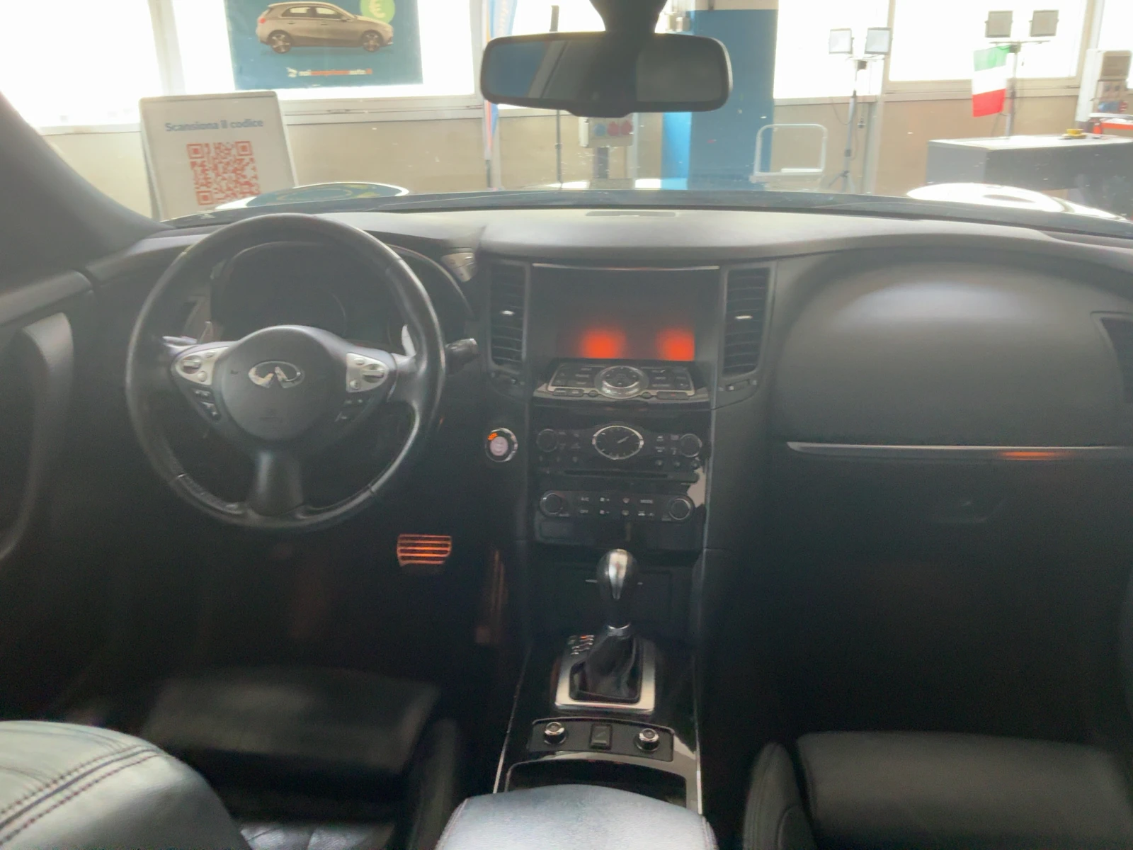 Infiniti QX70 SPREMIUM| AWD| КОЖА| BOSE| ШИБИДАХ| EURO6| AUTO| , снимка 13 - Автомобили и джипове - 54881290