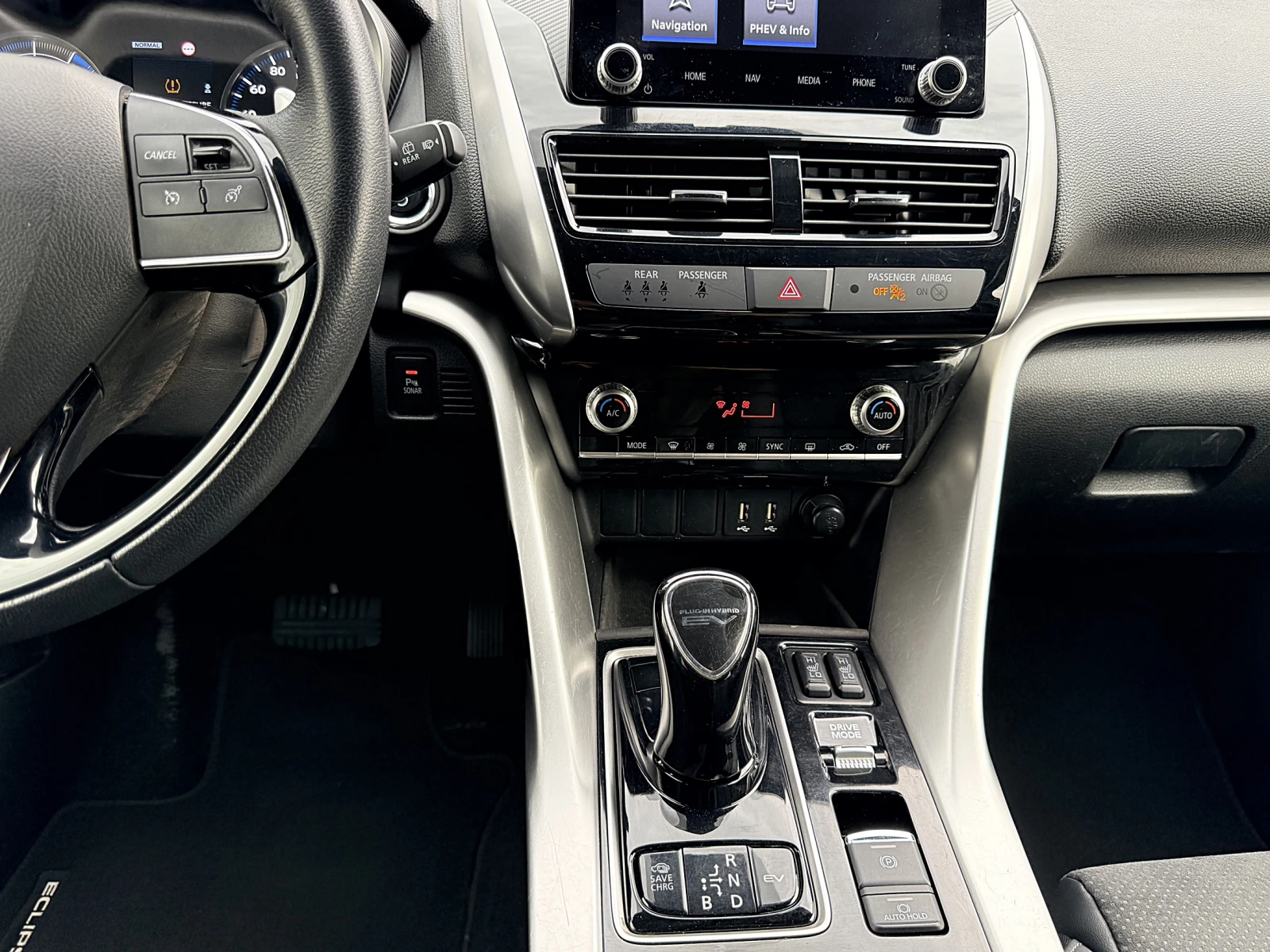 Mitsubishi Eclipse Cross 2.4i Plug In Hybrid 4WD, снимка 13 - Автомобили и джипове - 54902758