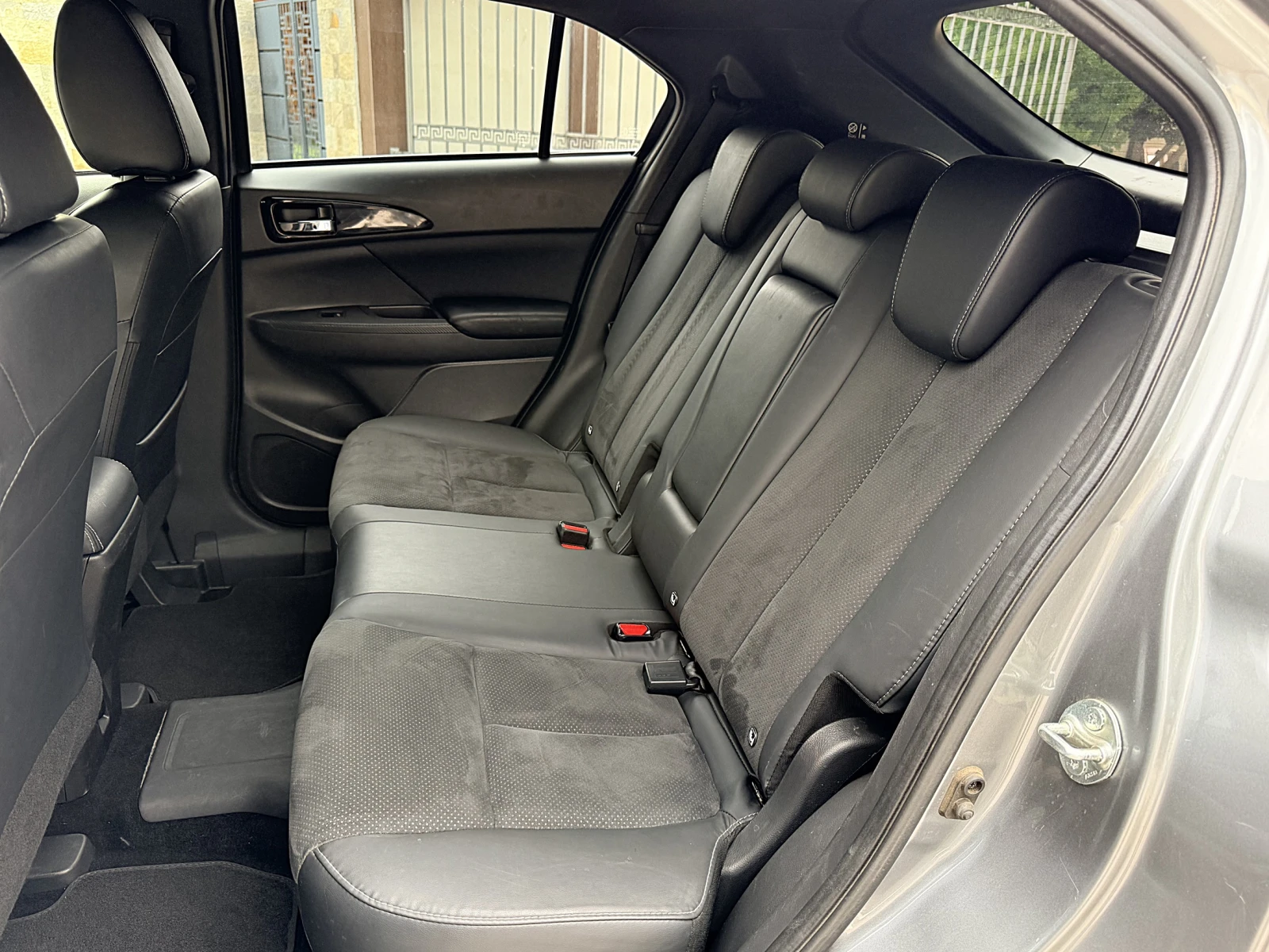 Mitsubishi Eclipse Cross 2.4i Plug In Hybrid 4WD, снимка 15 - Автомобили и джипове - 54902758