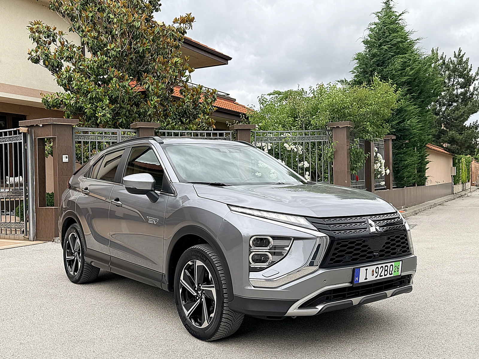 Mitsubishi Eclipse Cross 2.4i Plug In Hybrid 4WD, снимка 3 - Автомобили и джипове - 54902758