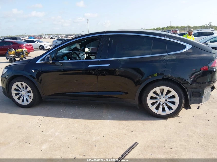 Tesla Model X 100D, снимка 13 - Автомобили и джипове - 55893512