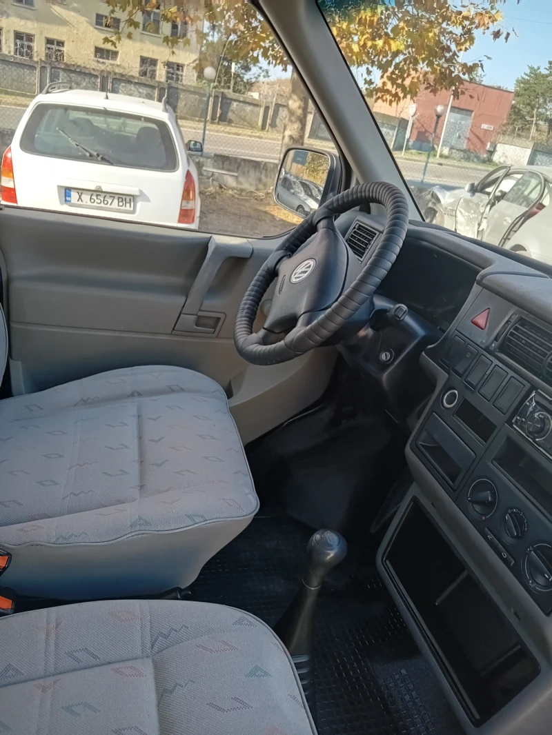 VW Transporter 2.5TDi ДЪЛГА БАЗА КЛИМАТИК, снимка 8 - Бусове и автобуси - 48393587