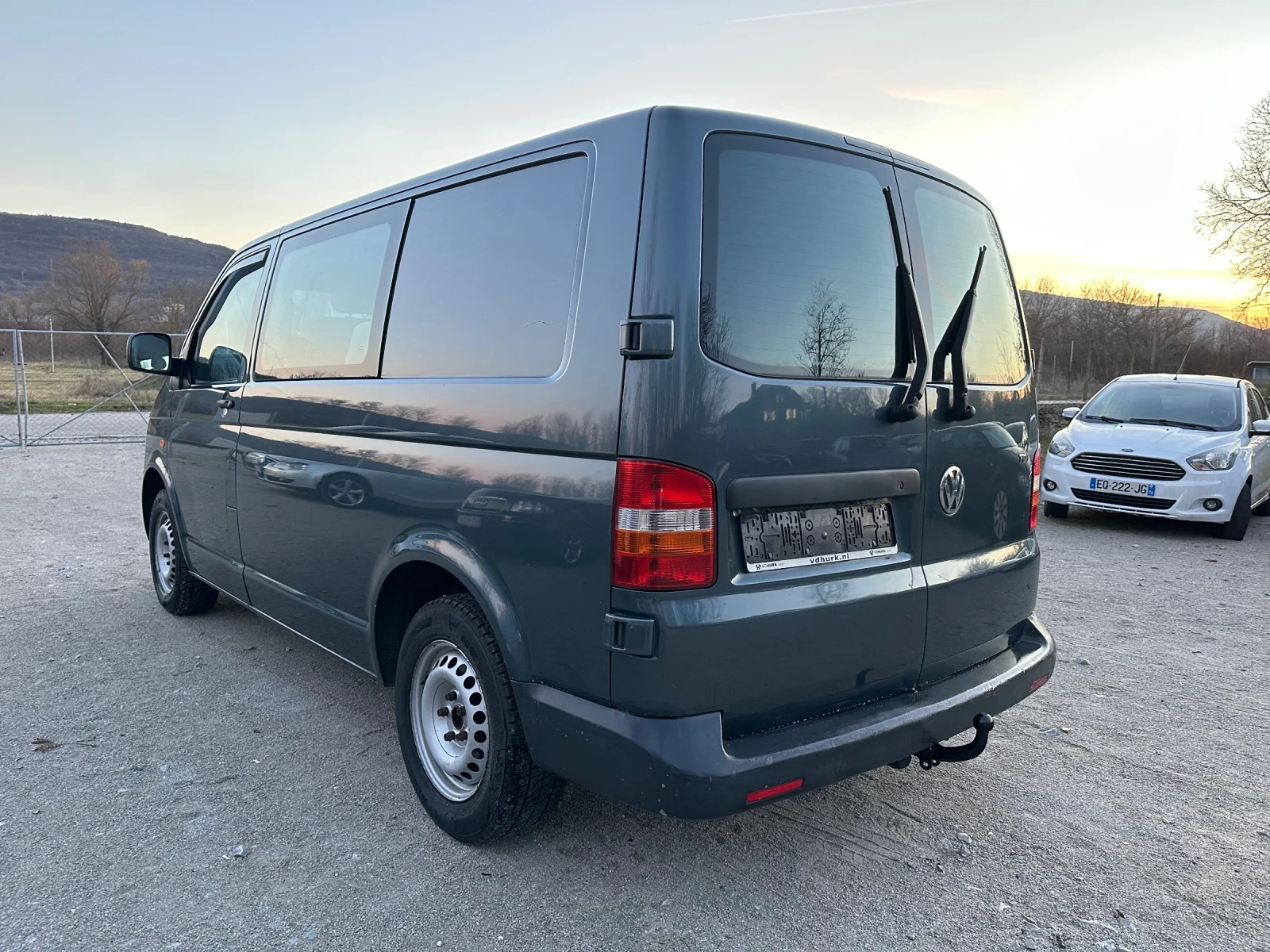 VW Transporter 2.5 TDI АВТОМАТ - изображение 4