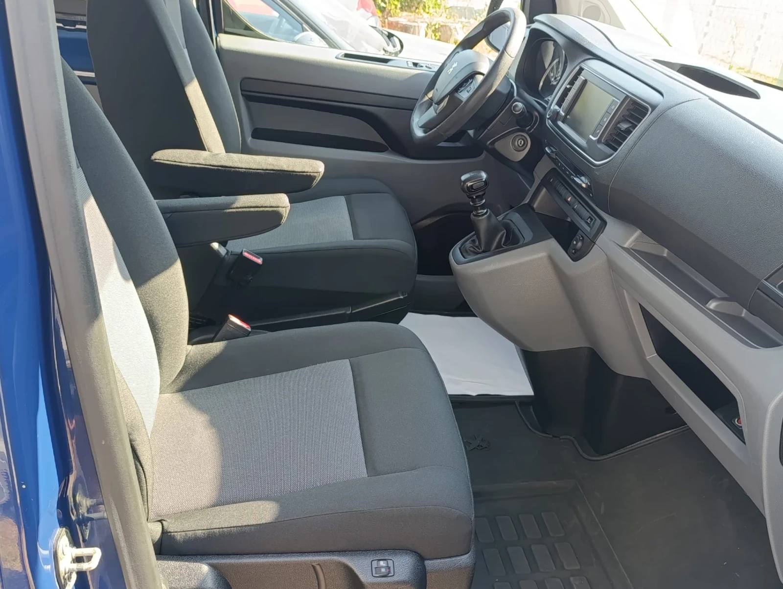 Peugeot Traveller 2.0HDI 8 Места, снимка 10 - Бусове и автобуси - 54907820